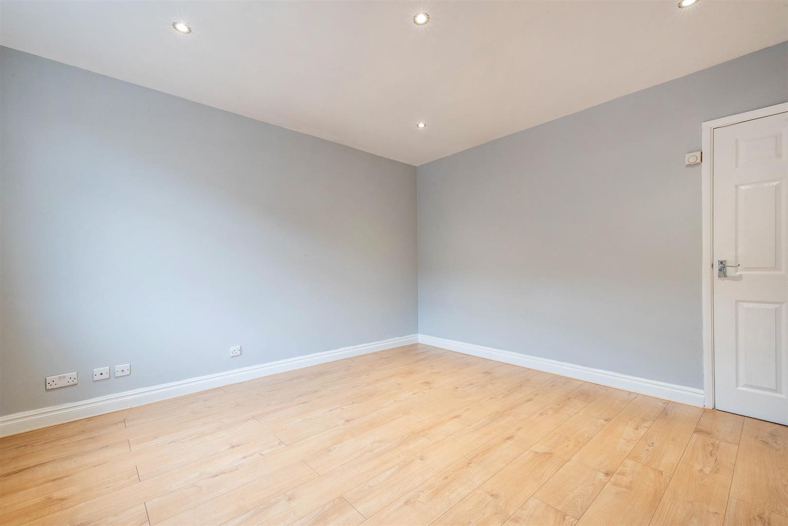 3 bed property in Travers Street, Bolton
